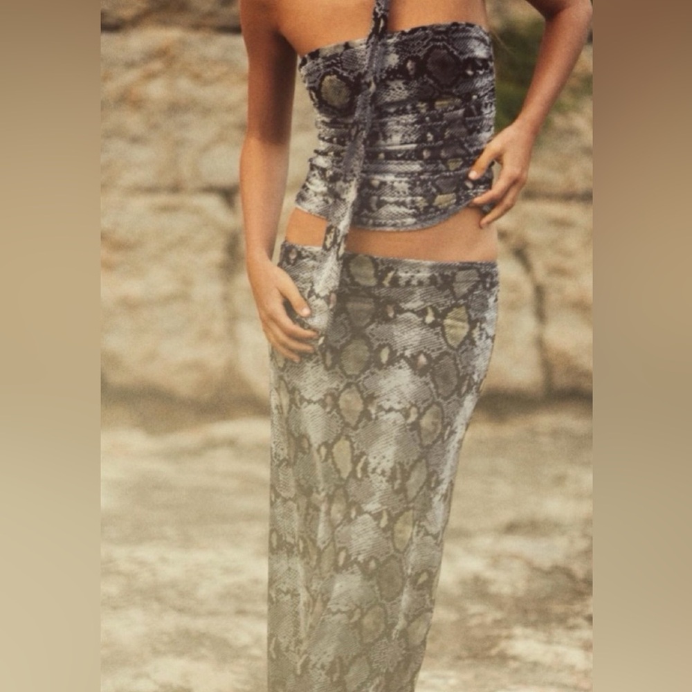 NWT Zara snakeskin print tulle bandeau top and matching maxi skirt set. Size S/M
